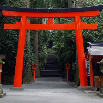 Torii-gate-Shinto-shrine-Mount-Hakone-Honshu-Japan